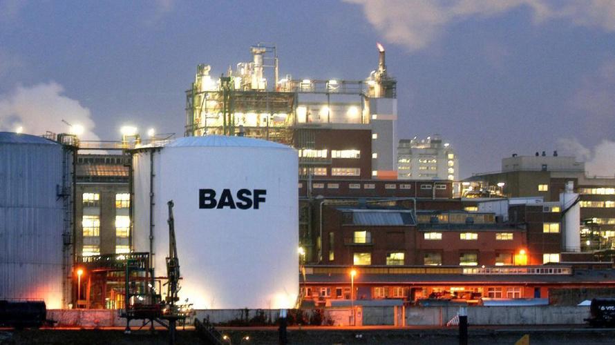 basf化工为什么来中国，basf化工排名(hua gong wei shen me lai zhong guo hua gong pai ming)