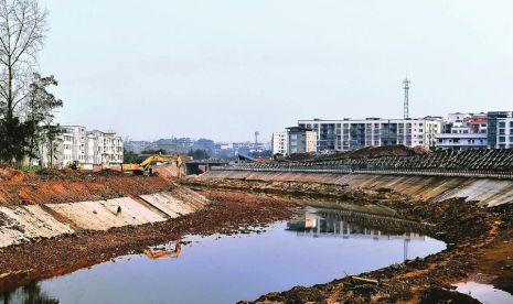 化工厂为什么建在靠海边，化工厂为什么建在河流下游(hua gong chang wei shen me jian zai kao hai bian hua gong chang wei shen me jian zai he liu xia you)